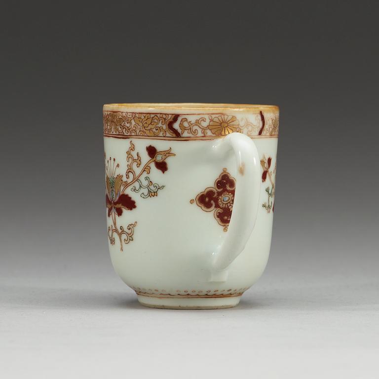 KAFFEKOPP, vapenporslin. Qing dynastin, Yongzheng (1723-35).