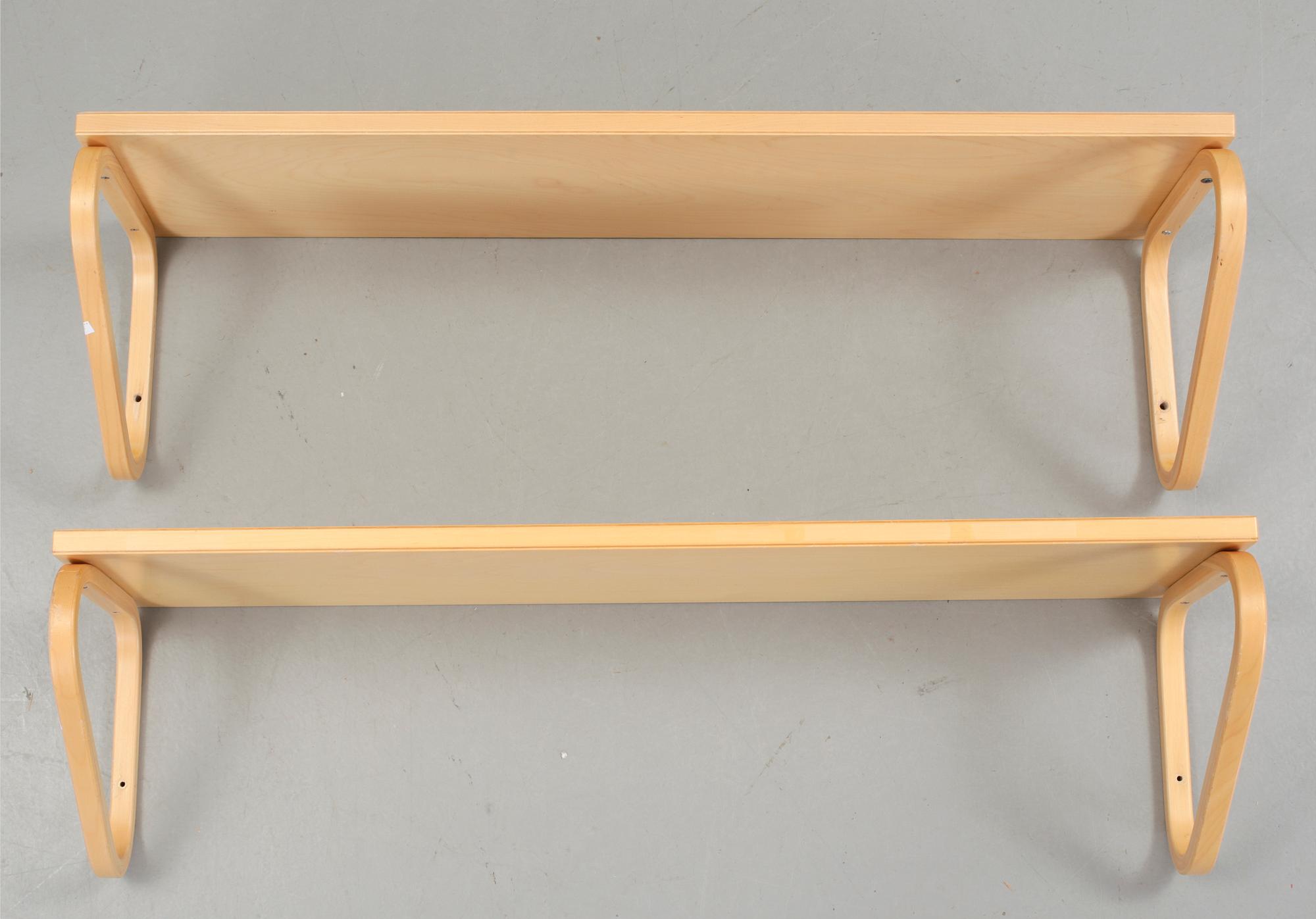 HYLLOR, ett par, Alvar Aalto. Artek.