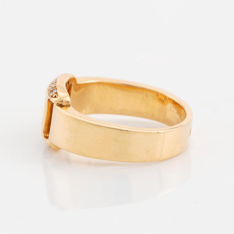 Hermès 18K gold ring set with round and brilliant-cut diamonds.