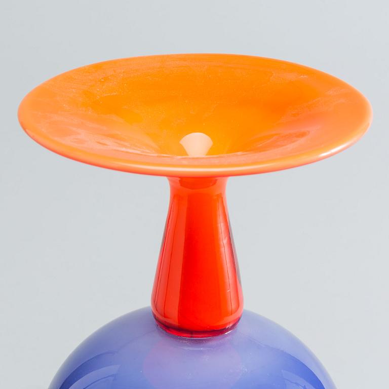 A 1980 Vistosi, Murano glass vase/object.