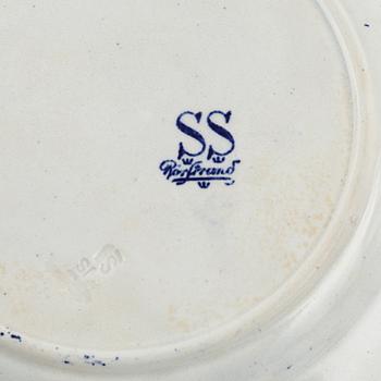 Rörstrand, a creamware dinner service, model 'Svenska Slott' (141 pieces).