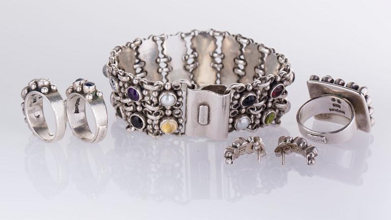 SMYCKEN, KumKum, sterlingsilver, 3 ringar, ett par örhängen samt armband.