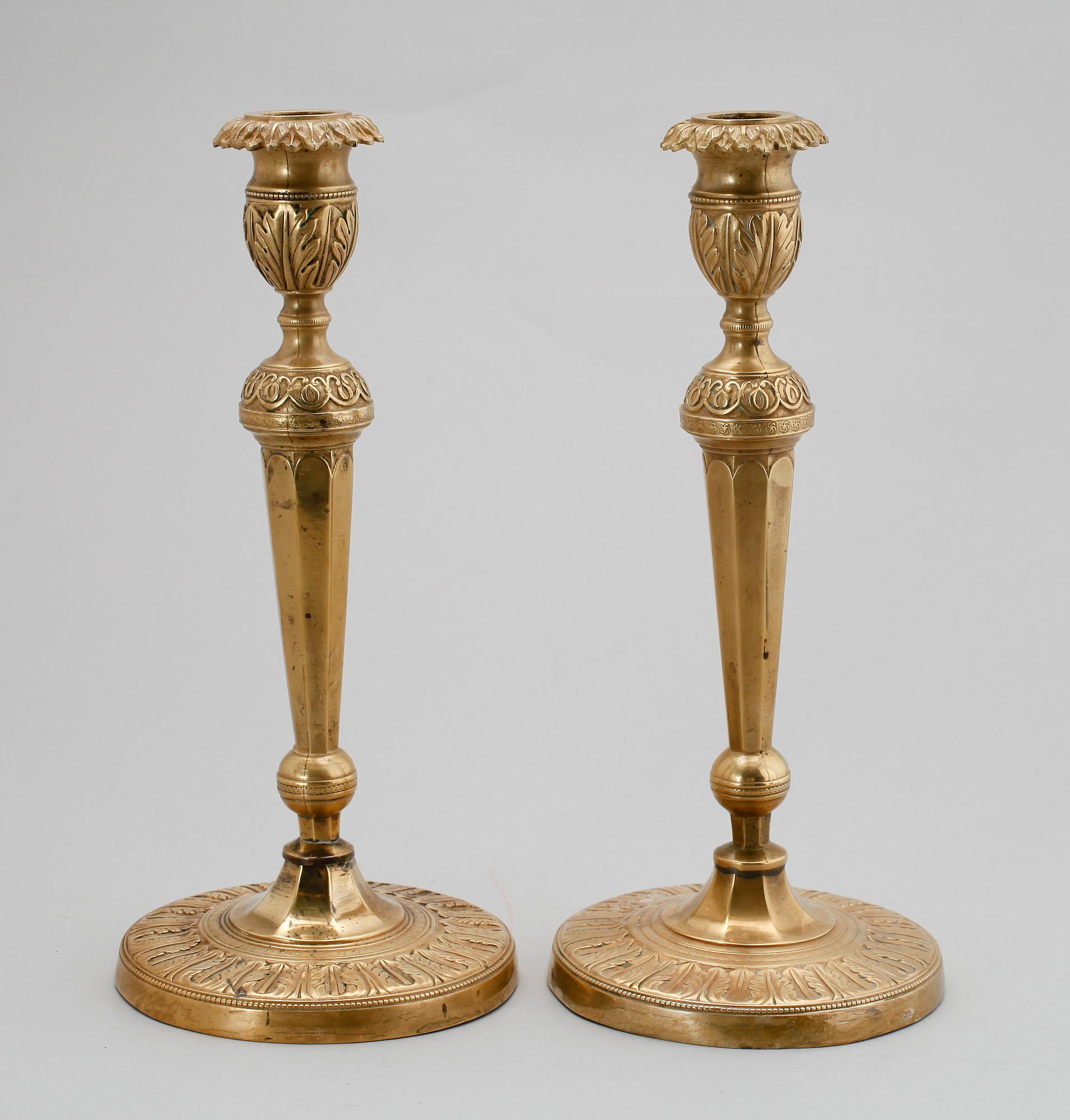 LJUSSTAKAR, 1 par, förgylld brons, empire, tidigt 1800-tal.