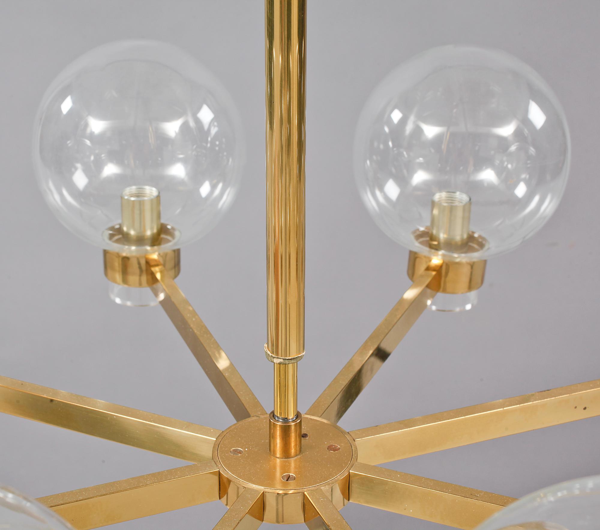 TAKLAMPA, 1900-talets andra hälft. Höjd 78 cm.