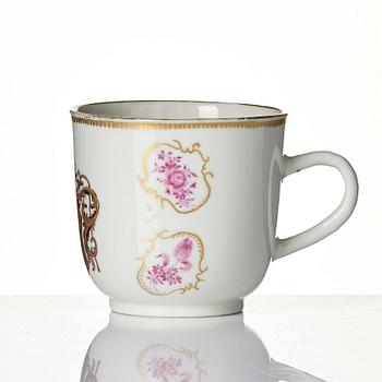 A group of Chinese Export armorial porcelain comissioned for the Swedish family Grill, Qing dynasty, 1700-tal. (8).