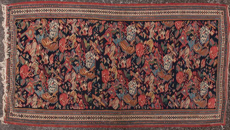 MATTA, orientalisk. Ca 220x124 cm.