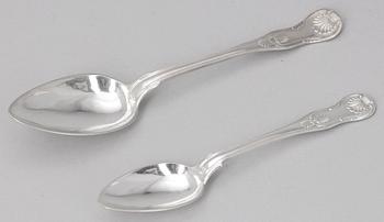 MATSKEDAR 6 st SAMT 6 st DESSERTSKEDAR, silver, "Engelsk snäck", flertal olika smeder varav bla Möllenborg. 1800-tal. Totalvikt ca 600 gram.