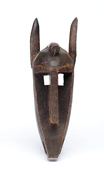 DANSMASK. Trä. Bambara-stammen. Mali (Franska Sudan) omkring 1940-1950. Höjd 44,5 cm.