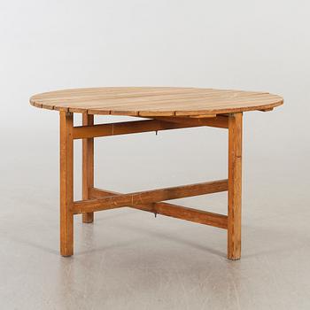 A circular garden table, probably Elsa Stackelberg for Fri Form.