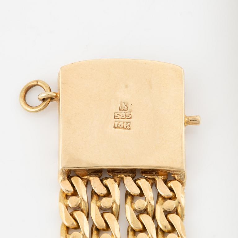 Necklace 14K gold with an opal and round brilliant-cut diamonds.