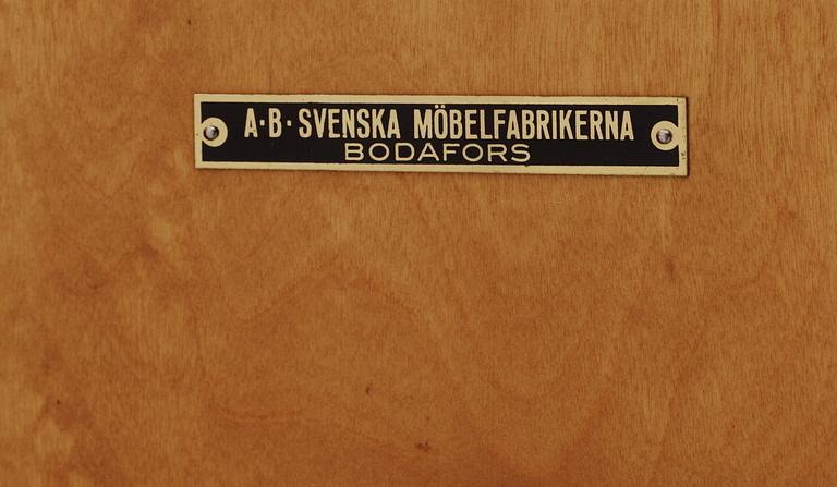An Axel Larsson birch cabinet by Svenska Möbelfabrikerna Bodafors, ca 1935.