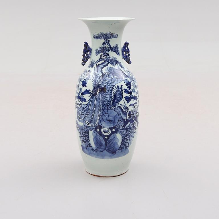 GOLVURNA, porslin, Kina, 1900-tal.
