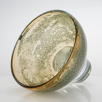 Heikki Orvola, skål, "Vulcano", signerad Heikki Orvola Nuutajärvi Notsjö, 1975-80.