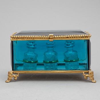 FLAKONGBEHÅLLARE, glas, 1800-talets slut.