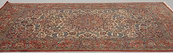 A carpet, semi-antique Esfahan, ca 310,5 x 200 cm.