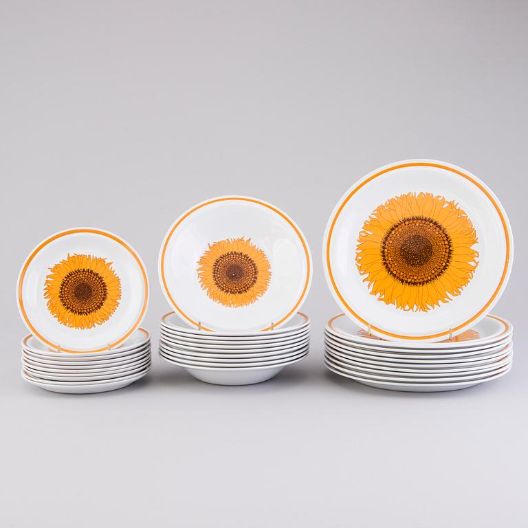 UNNI MARGRETHE JOHNSEN, A 35-pcs set of the 1970s 'Korulen Solsikke' dinnerware for Egersunds Fayancefabrik, Norway.