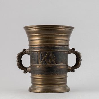 A brass baroque mortar and pestle, 18th century.