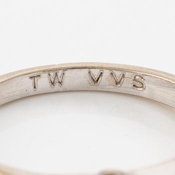 Ring 18K vitguld med en rund briljantslipad diamant.
