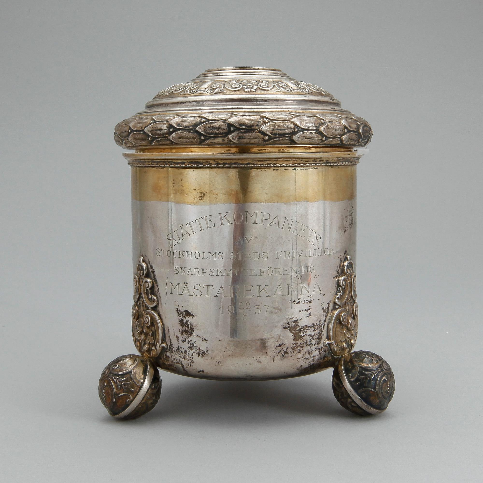 DRYCKESKANNA, silver, CG Hallberg, Stockholm, 1937, vikt ca 580g.