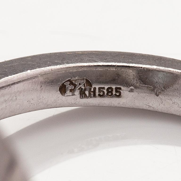 A 14K white gold ring with a topaz and diamonds ca. 0.12 ct in total. Faber art, Helsinki.