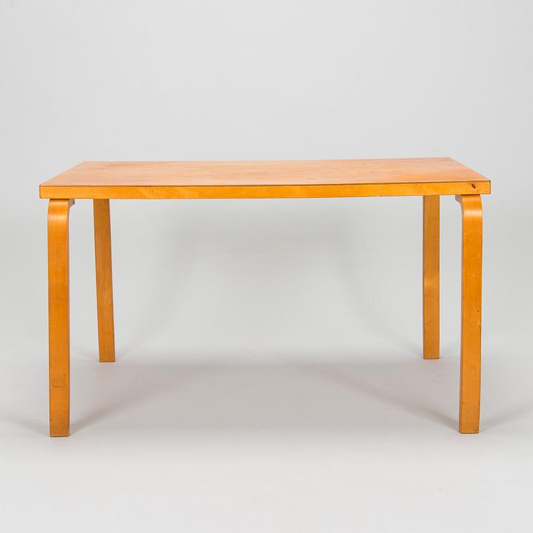 Alvar Aalto, bord, modell 82 för O.Y. Huonekalu- ja Rakennustyötehdas A.B. 1900-talets mitt.