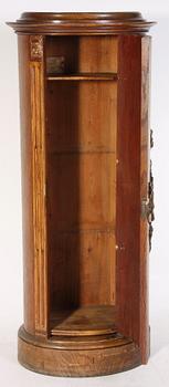 KOLONNSKÅP. 1900-talets början.