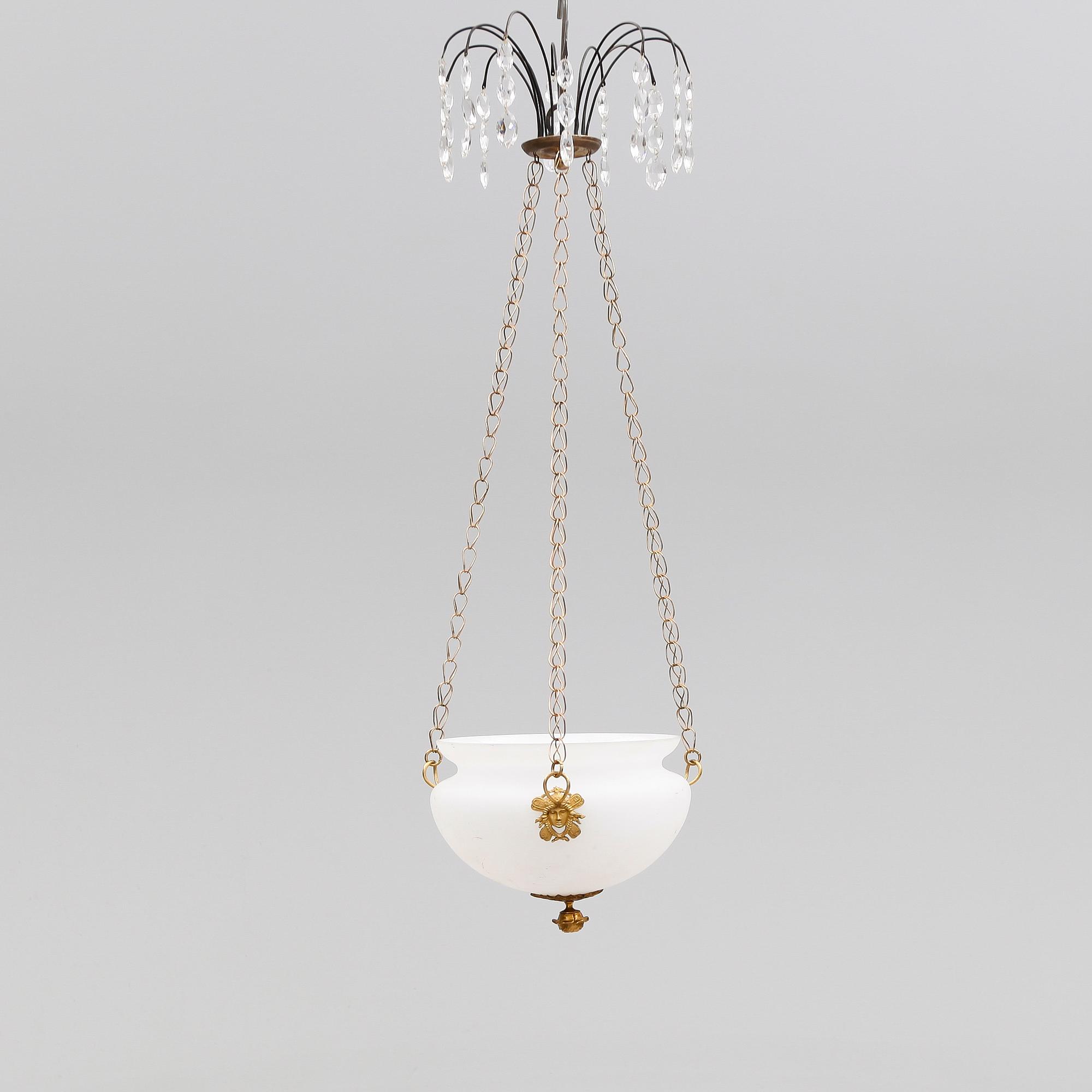 AMPEL, empirestil, 1900-talets första hälft. Höjd ca 85 cm.