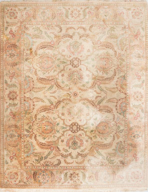 Rug, Hamadan, 1950s, approx. 305 x 250 cm.