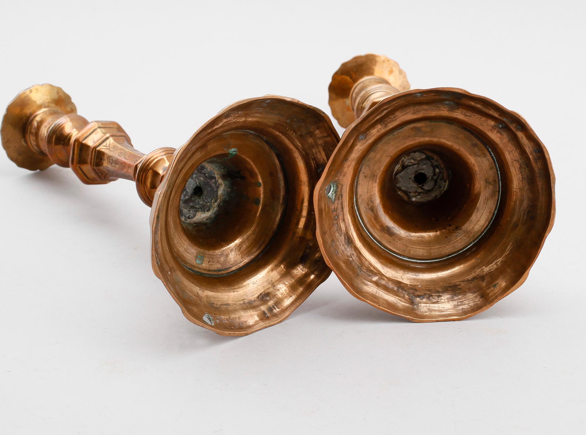 LJUSSTAKAR, 1 par, brons, senbarock, 1700-tal.