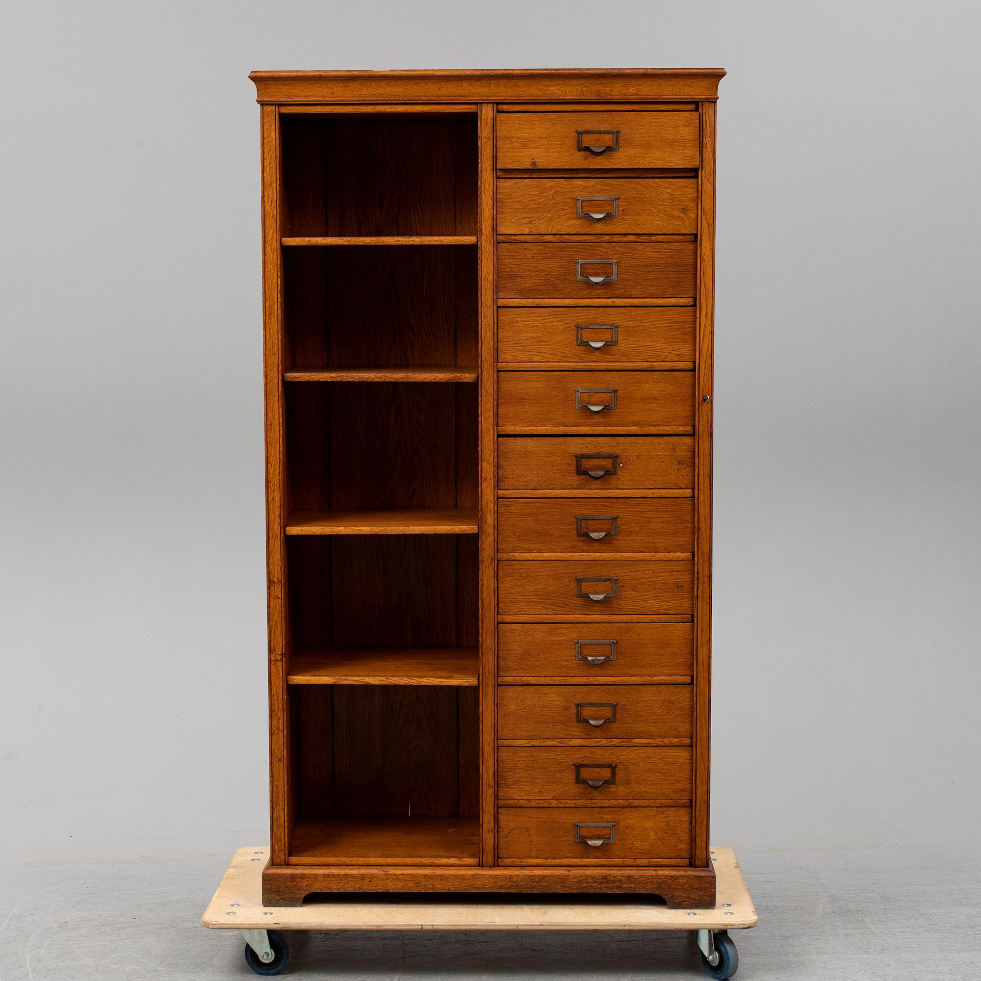 An early 20th century oak cabinet.