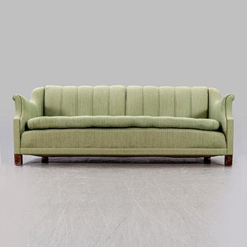 A 1940/50s Camberts möbelaffär sofa.