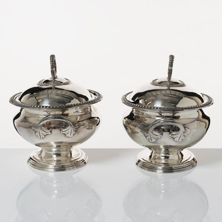 Bowls with lids, a pair, silver plate, Elkington, 20th century.