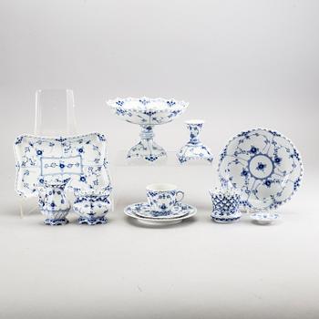 ROYAL COPENHAGEN, kaffeservis, 60 delar, "Musselmalet, helblond".