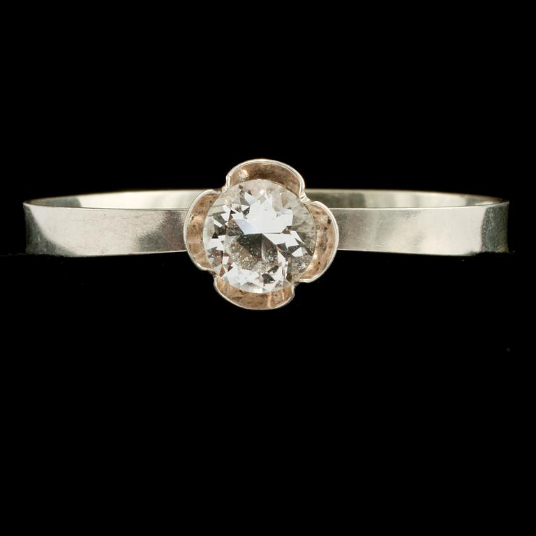 ARMRING, sterlingsilver med fasettslipad bergkristall, Alton, Falköping, 1975. Vikt 13 g.