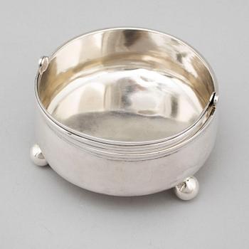 A Russian 19th century silver sugar bowl, unidentified makers mark, St. Petersburg 1871.