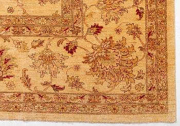 A Peshawar/Lahore carpet, ca 602 x 397 cm.