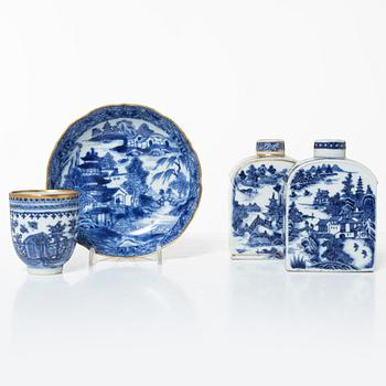 Tea caddy, 2 pcs, and a cup with saucer, company porcelain, China, circa 1800.