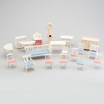 A lot of 17 pieces of doll house furniture by Nolbyn Värmländskt hantverk first half of the 20th century.