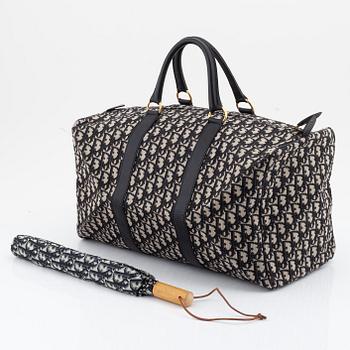 Christian Dior, weekendväska med paraply.