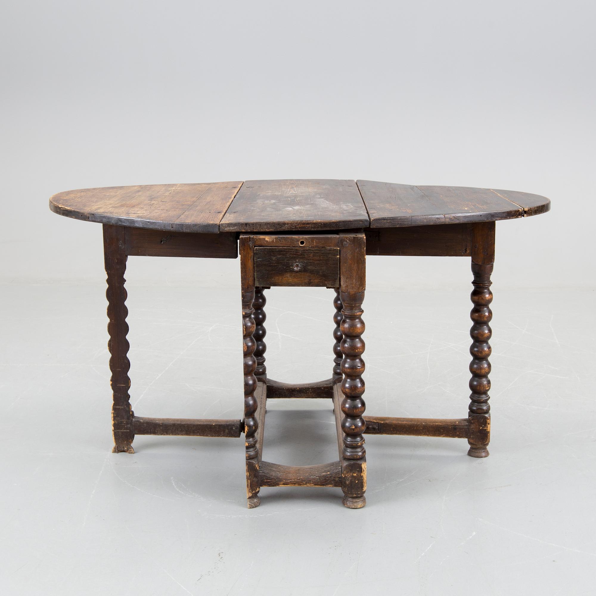 A 1800TH CENTURY TABLE.