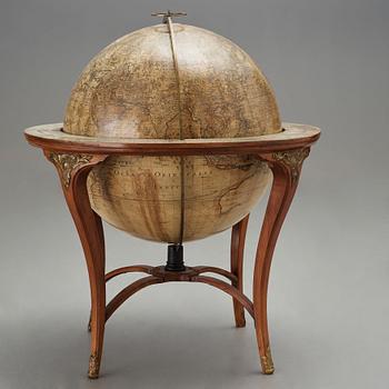 JORD- OCH HIMMELSGLOB, ett par, av Andreas Åkerman 1766.