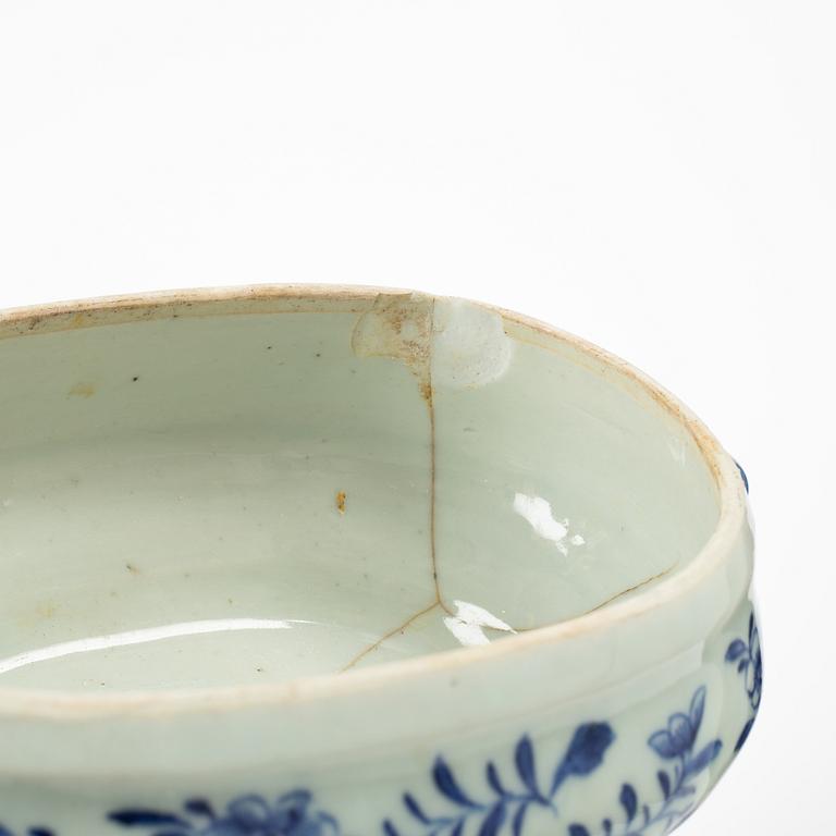Terriner med lock, ett par, kompaniporslin, Qingdynastin, Qianlong (1736-95).