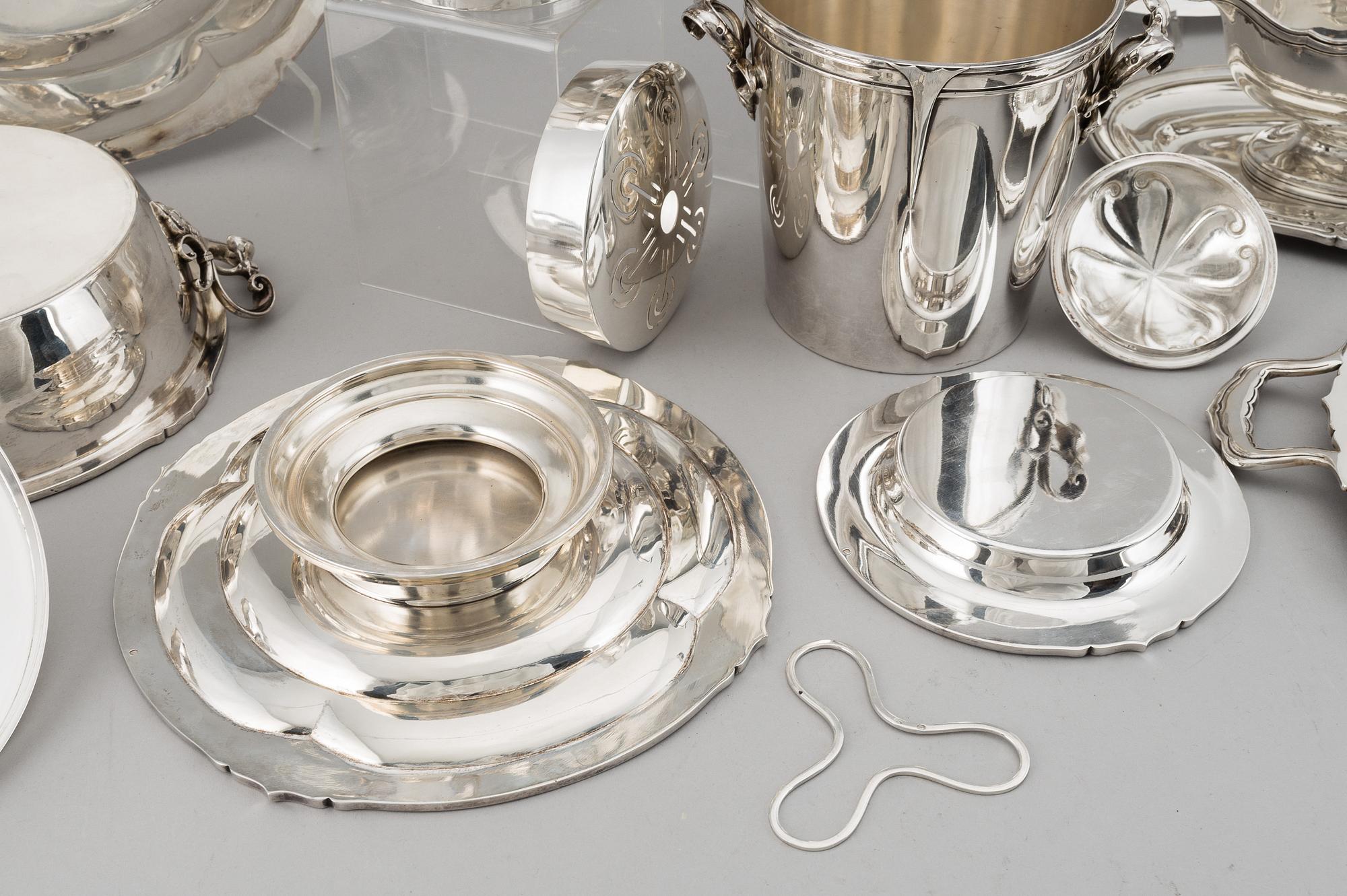 A French 20th century silver 950/1000 service, marked EC, Paris.