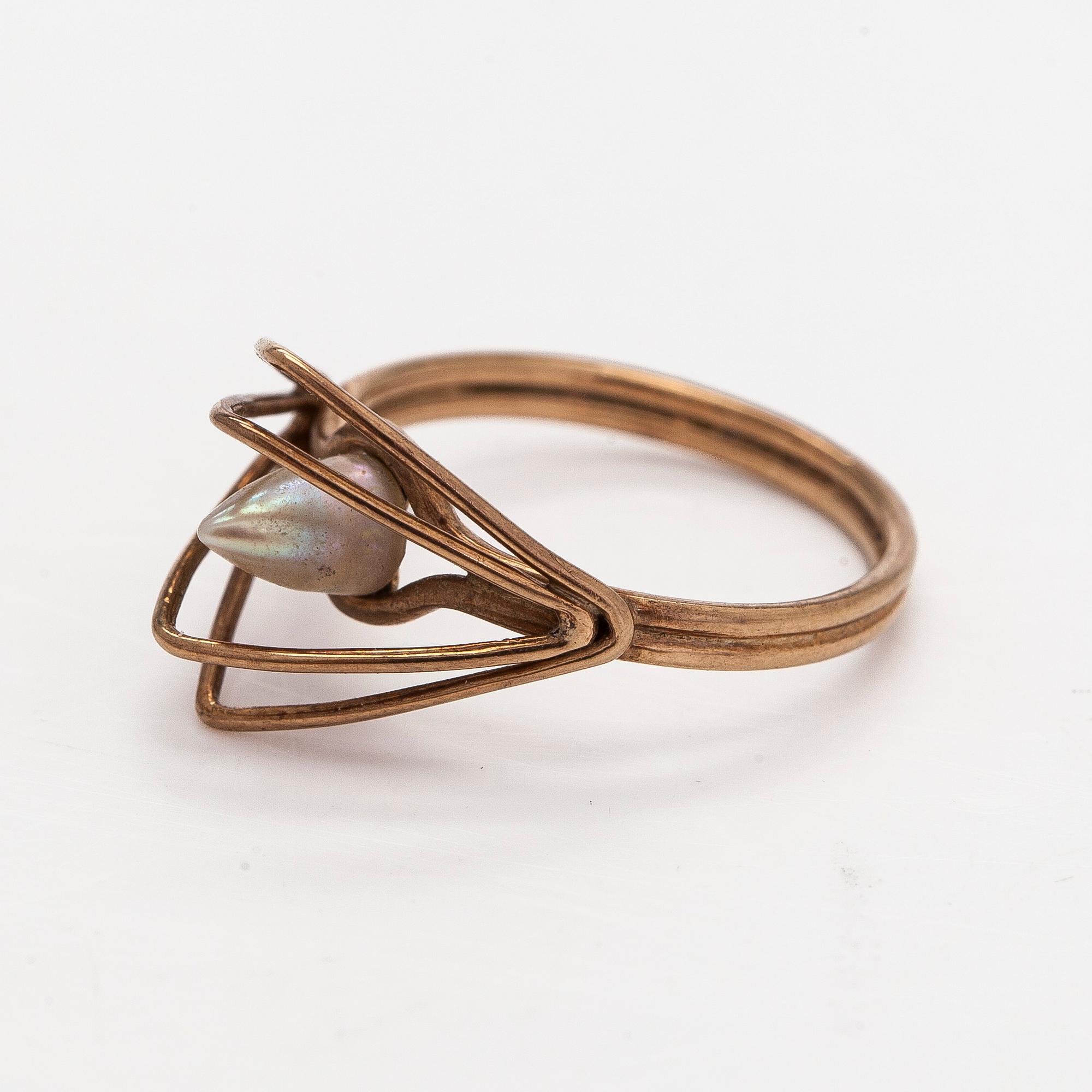 Ring, odlad pärla, 14K guld.