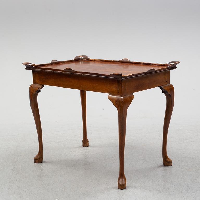 An english 18th century table.