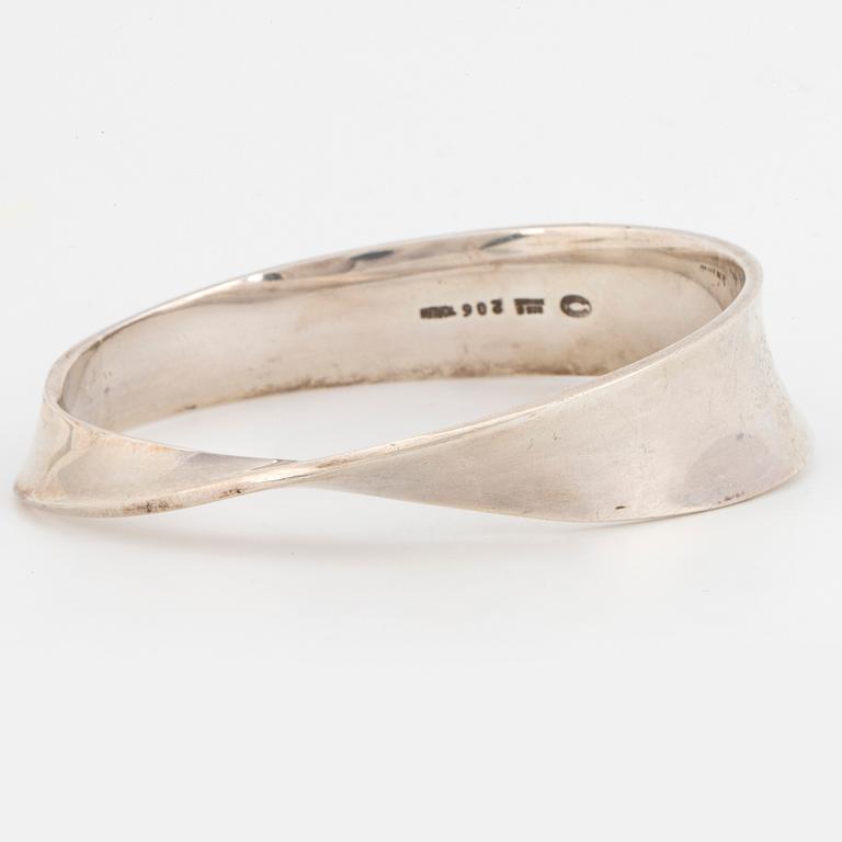 VIVIANNA TORUN BÜLOW-HÜBE, armring, silver, "Möbius", Georg Jensen.