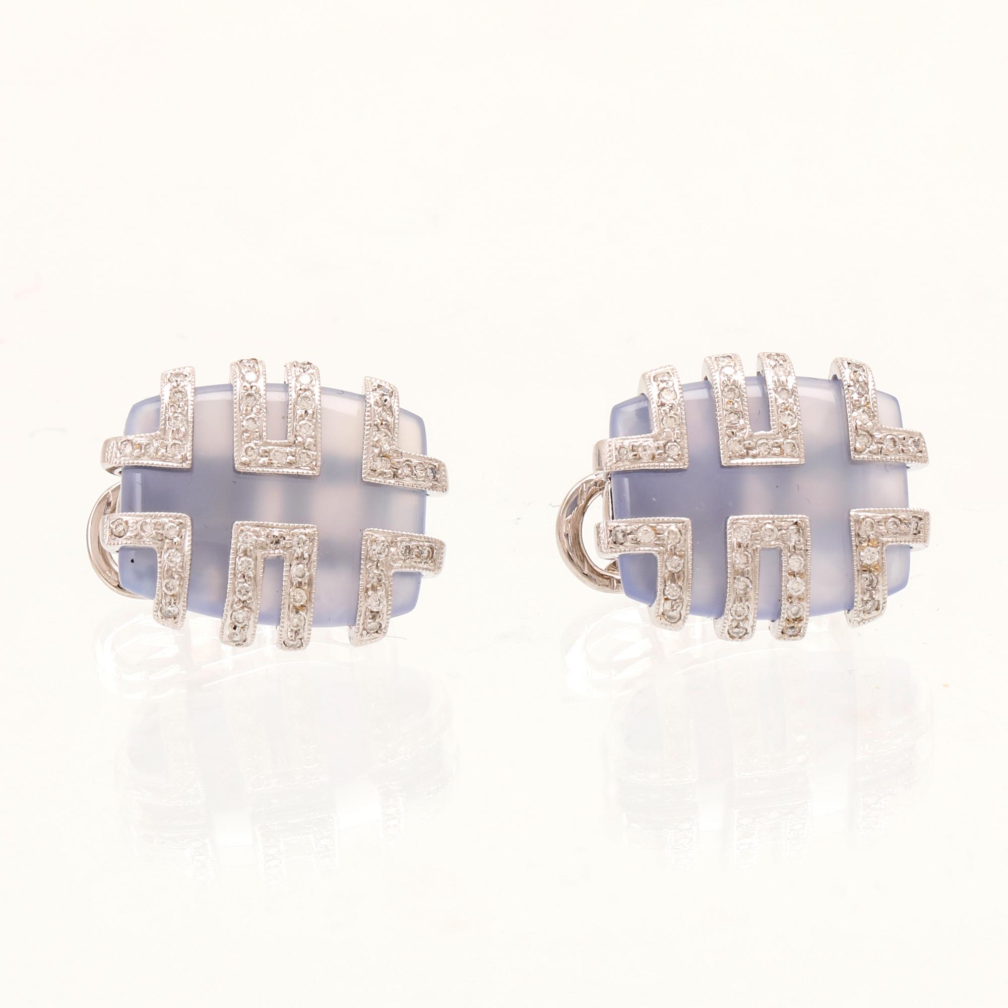 Örhängen 18k vitguld, briljantslipade diamanter och troligen kalcedon.