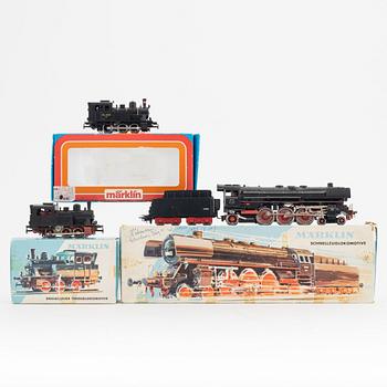 Märklin, three steam locomotives, model no 3029 and 3048, gauge H0, in boxes.