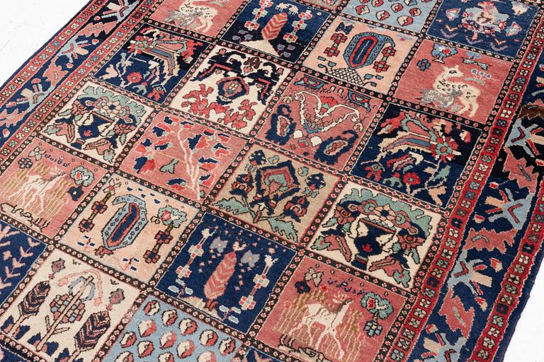 Rug, Bakhtiari, approx. 302 x 160 cm.