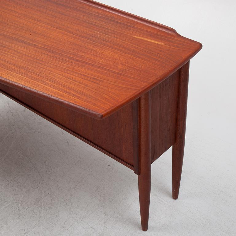 Göran Strand, skrivbord, Lelångs Möbelfabrik, 1950/60-tal.